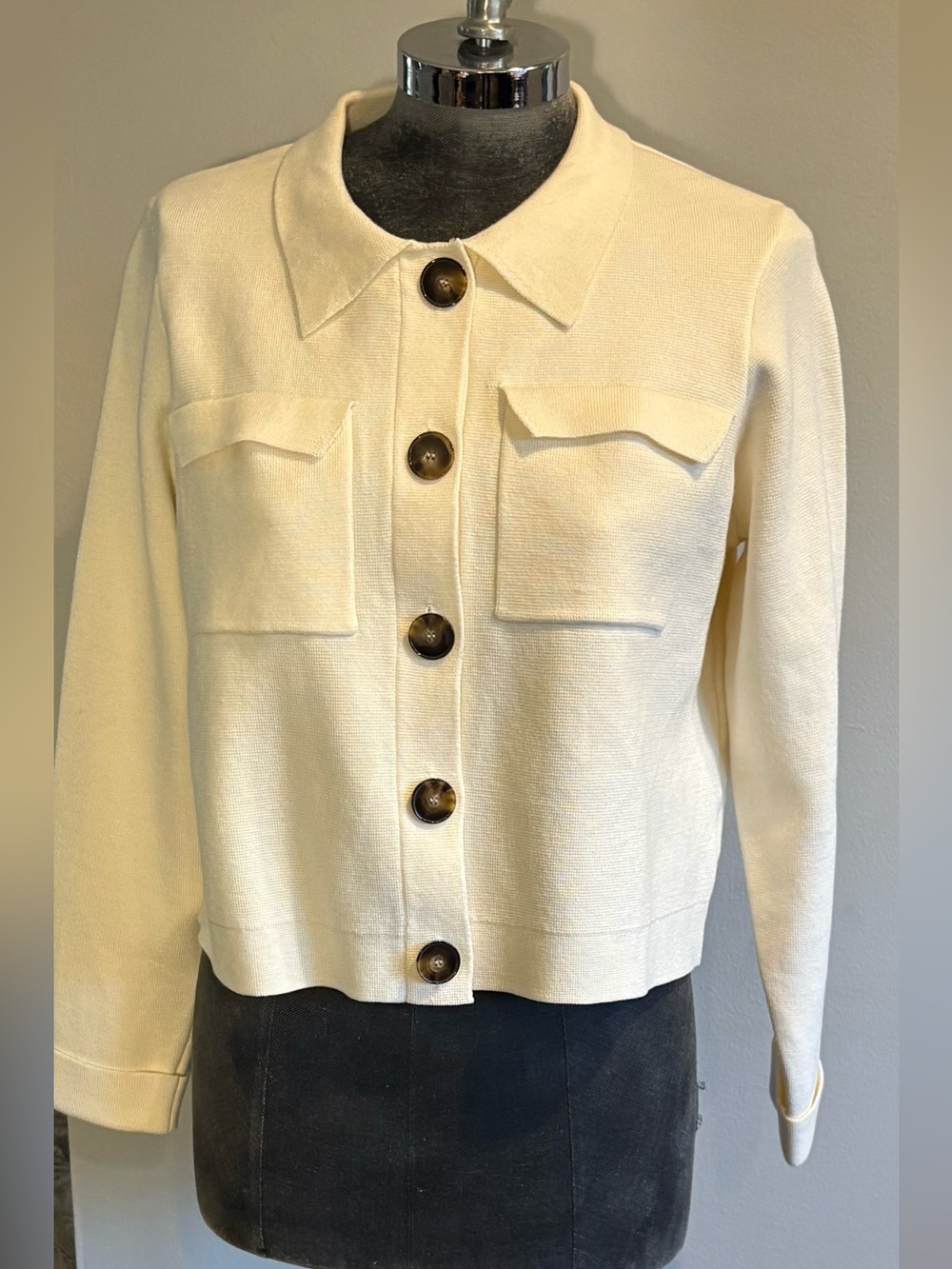Shy Velvet Ivory Button Up Cropped Cardigan Size Small